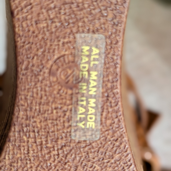 Italian Shoemakers Women's Tan Sandals. Mule Wedge Slip On. Size 8W - Picture 7 of 8